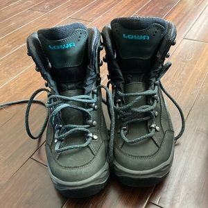 Lowa Renegade GTX Mid Hiking Boot Black/Teal Women’s 6.5